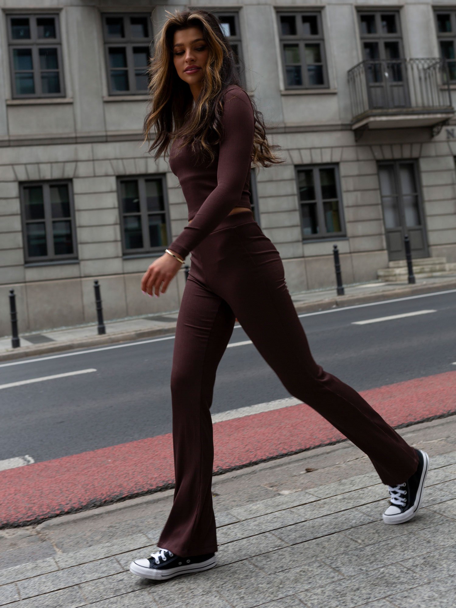 pol_pl_Hurt-Ciemnobrazowy-komplet-casualowy-ze-spodniami-dzwonami-402658_1_2